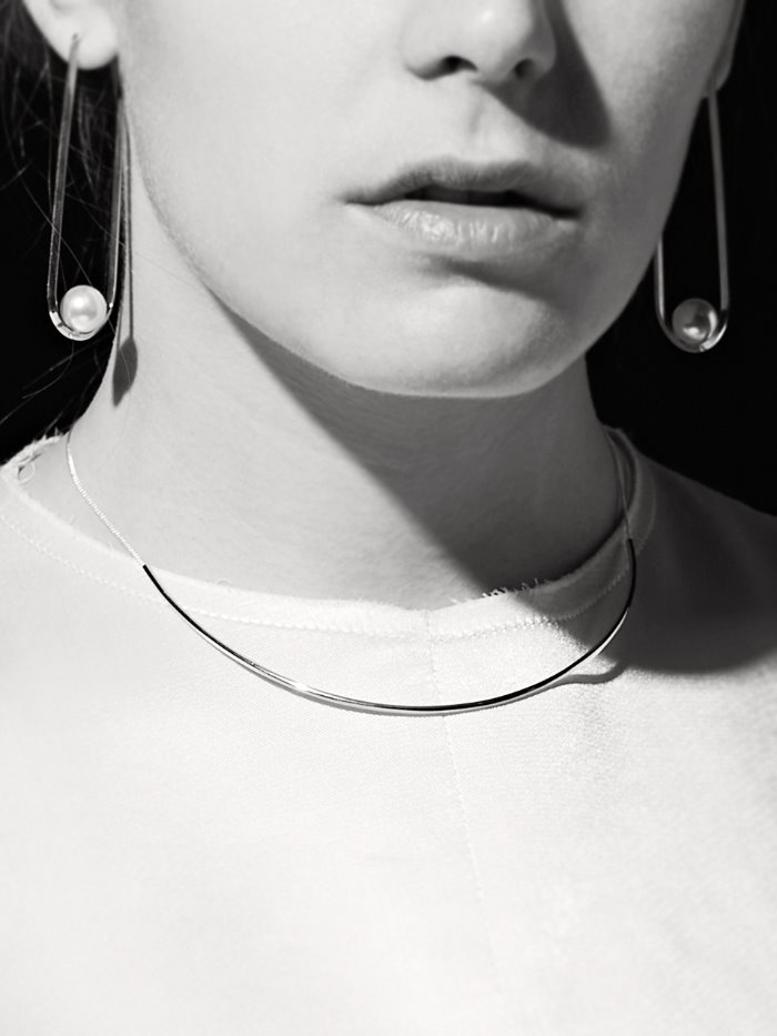 simple curve silver necklace
