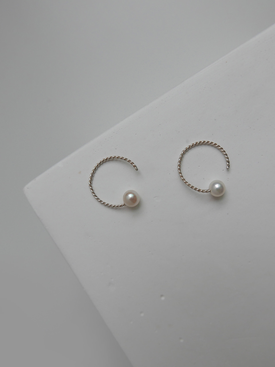 twist silver pearl earrings