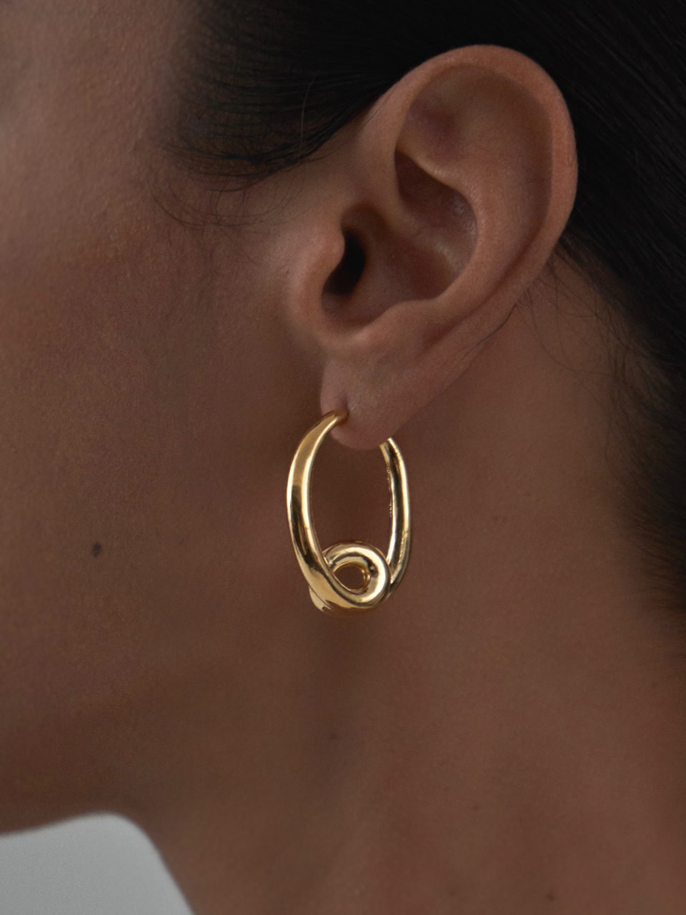 gold tone oval twist earring