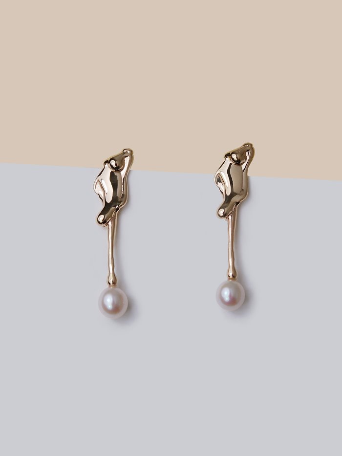 drippings pearl gold earring