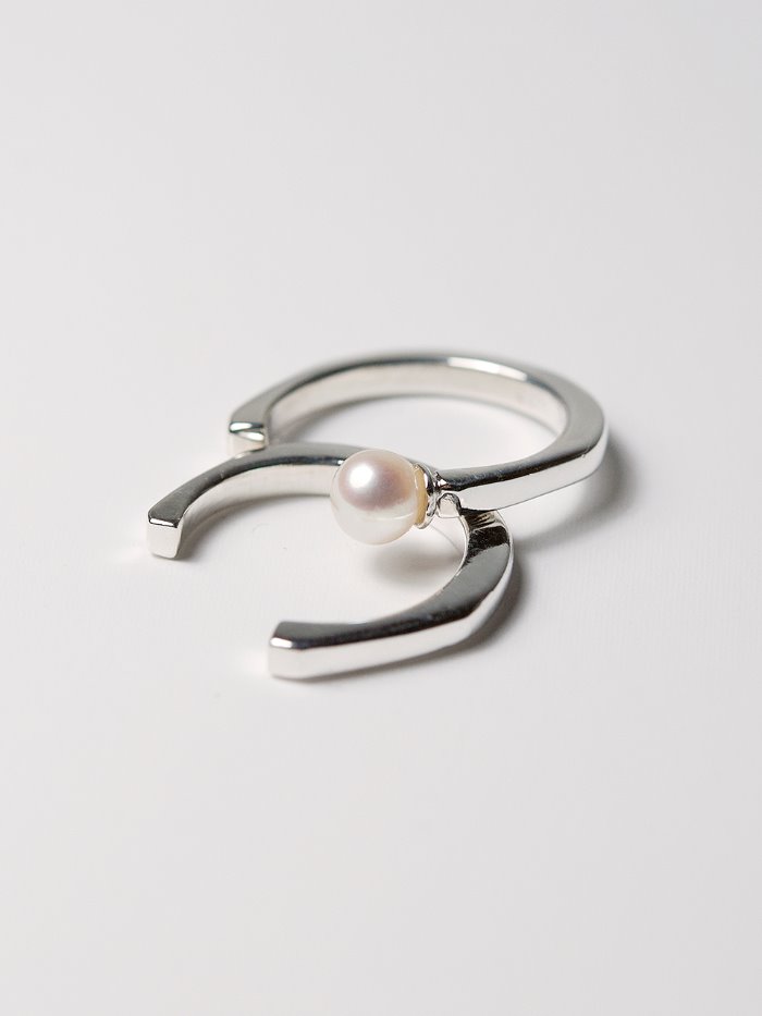 2 silver layered pearl rings set