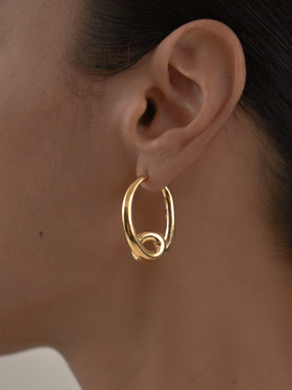 gold tone oval twist earring